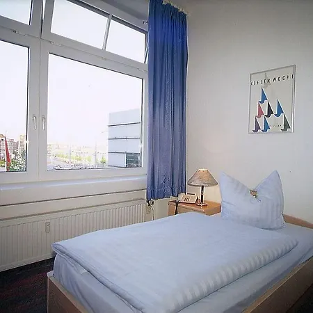 Hotel Am Schwedenkai 3*